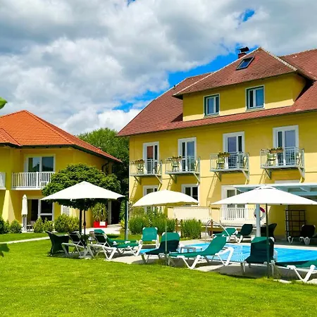 Hotel Dorf Gruener Baum