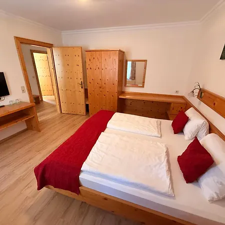 Dorf Gruener Baum Szálloda