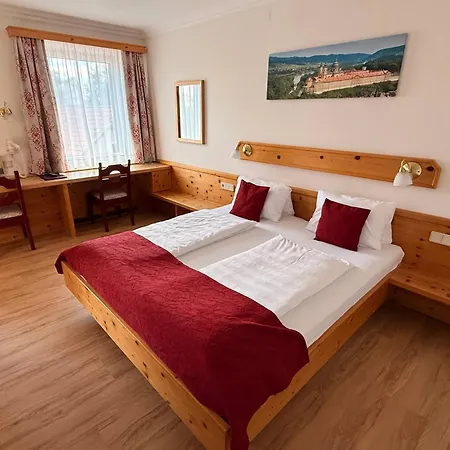 Dorf Gruener Baum Szálloda 3*