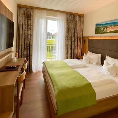 Dorf Grüner Baum Hotel 3*