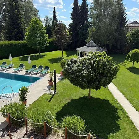Dorf Gruener Baum Szálloda 3*