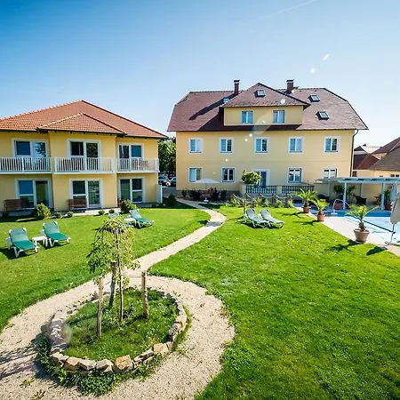 ホテル Dorf Gruener Baum