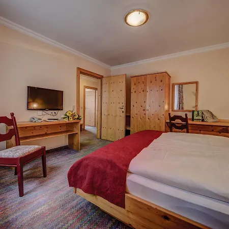 Dorf Gruener Baum Hotel