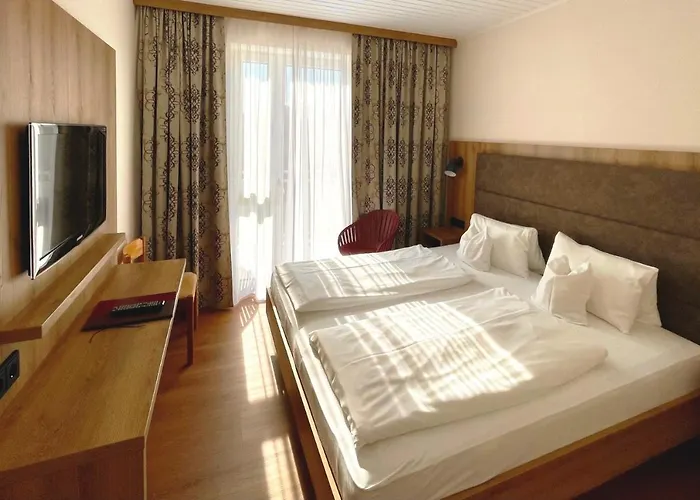 ホテル Dorf Gruener Baum