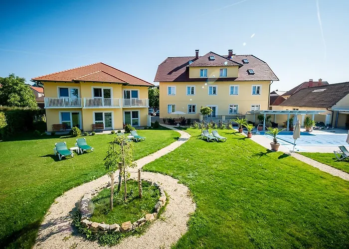 ホテル Dorf Gruener Baum